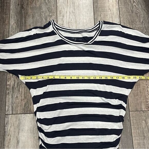 Andrea Jovine Scoop Neck Striped Short Sleeve Shirt Navy Blue White Size Medium - Picture 8 of 11